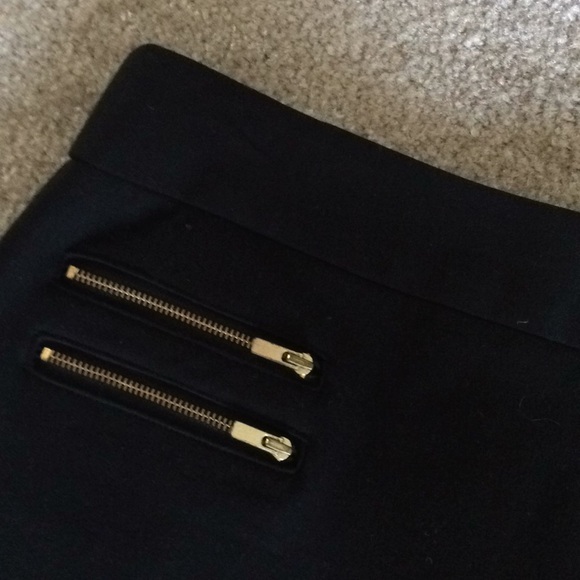 Beautiful Black Banana Republic skirt size 10P - Picture 3 of 7